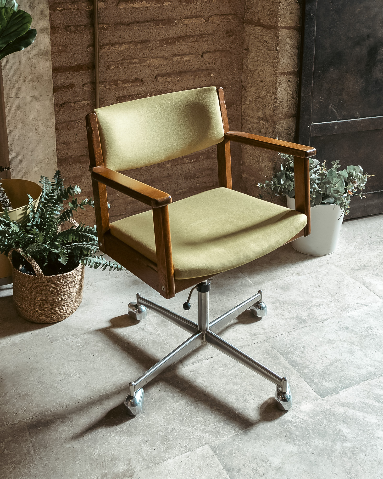 Mid-century office chair