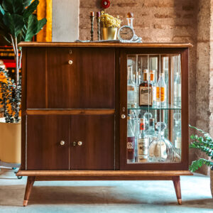 Mid-Century Modern Camlı Büfe